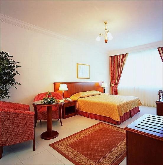 Embassy Suites Hotel Шарджа Номер фото